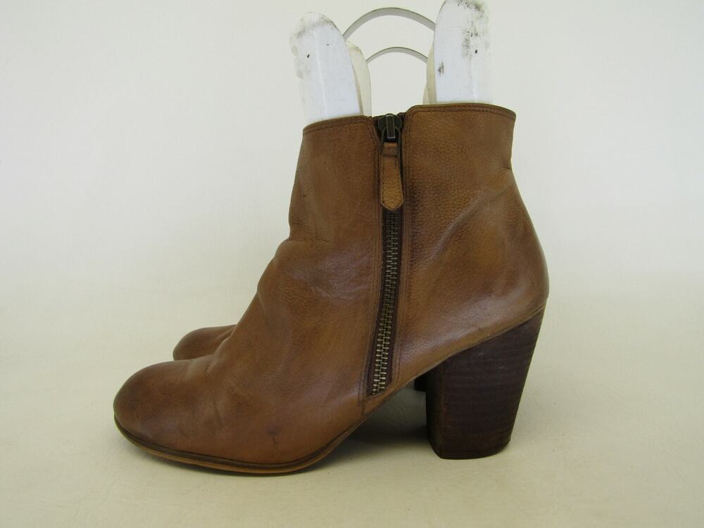 BP Womens Size 10.5 M Brown Leather Zip Ankle Fashion Boots Bootie